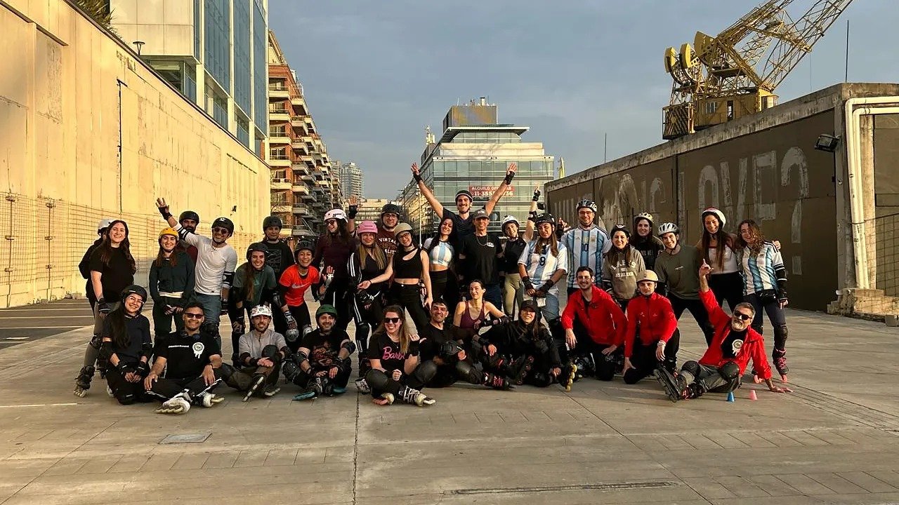 La Comunidad NM Roller patinando en Puerto Madero